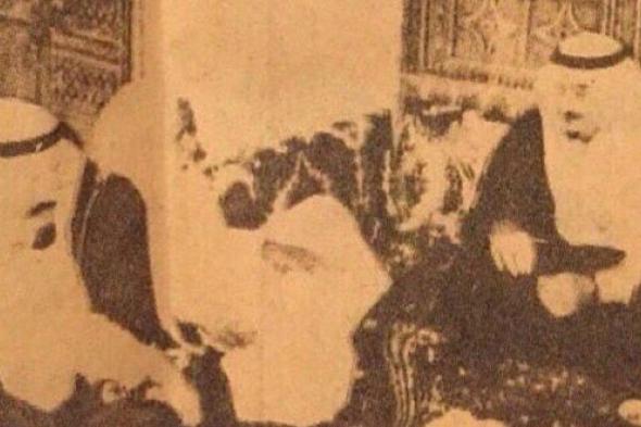 صورة نادرة للملك فهد والملك عبدالله وهما يزوران الشيخ ابن عثيمين